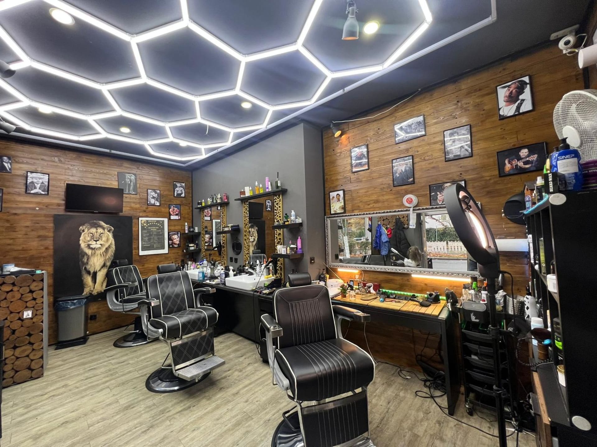 Nugus Barber Salon Innenraum